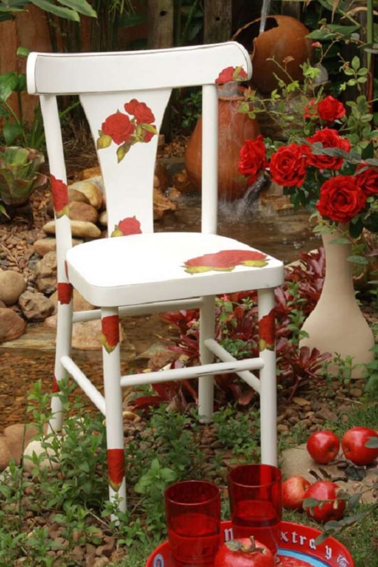 32. Cadeira decorada com essa técnica. Fonte: Portal de Artesanato