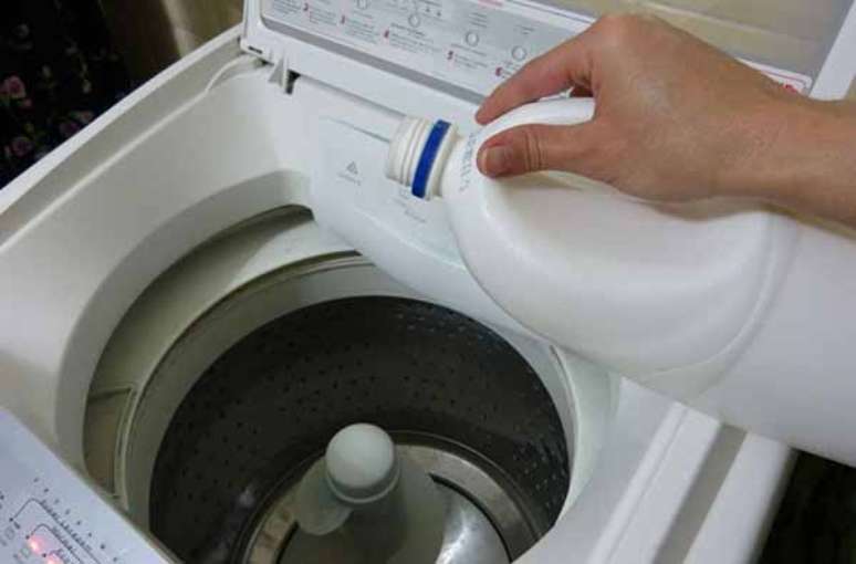 2- Depois do processo de como fazer a limpeza da máquina de lavar roupa, seque o cesto com um pano limpo e macio. Fonte: Bbel – Uol