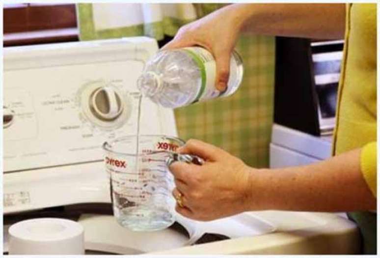 3- A limpeza de máquina de lavar aumenta a vida útil do eletrodoméstico e elimina as sujeiras grudadas no interior do cesto do equipamento. Fonte: Luanna Pimentel