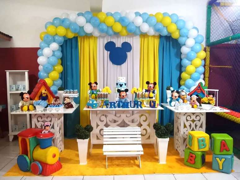 22. Decoração colorida para festa do Mickey baby – Foto: Elo7