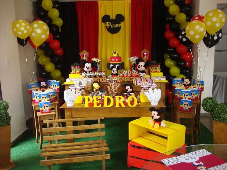 33. Decoração rústica para festa do Mickey simples – Foto: Ateliê Tem Tudo