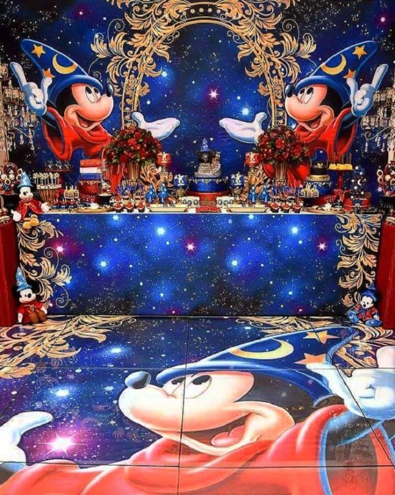 35. Linda decora&ccedil;&atilde;o para festa do Mickey fantasia &ndash; Foto: Buffet Ooga Booga