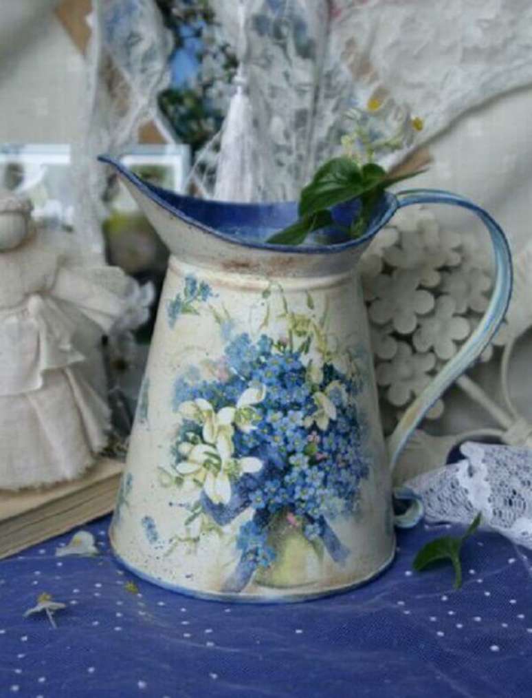 65.&nbsp;Decoupage em uma jarra. Fonte: Pinterest