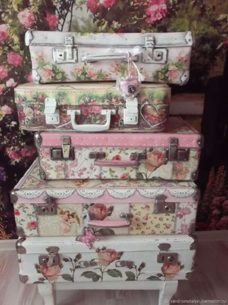 21. Decoupage aplicada em malas. Fonte: Pinterest