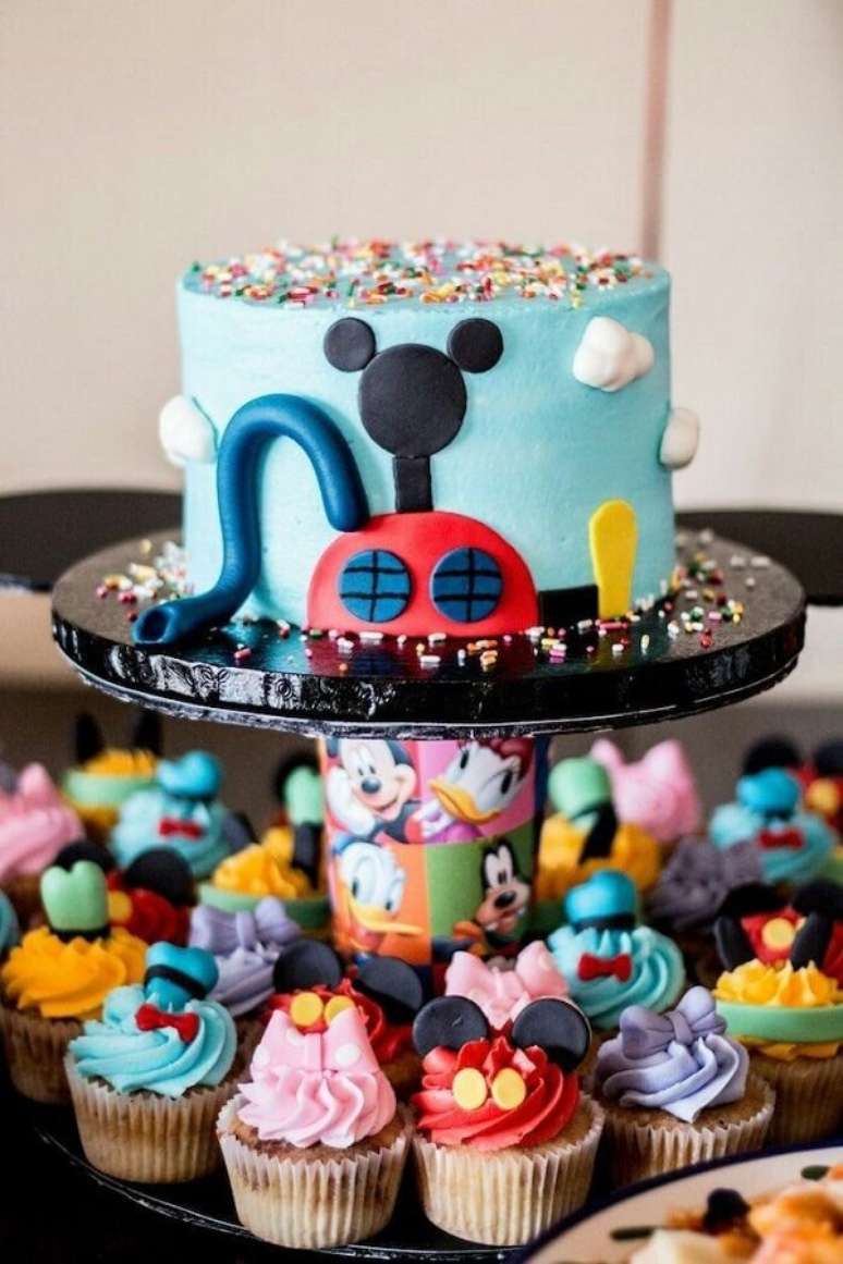 37. Docinhos personalizados podem fazer toda a diferença na decoração da mesa do bolo na festa do Mickey Mouse – Foto: Mickey Mouse Invitations Templates