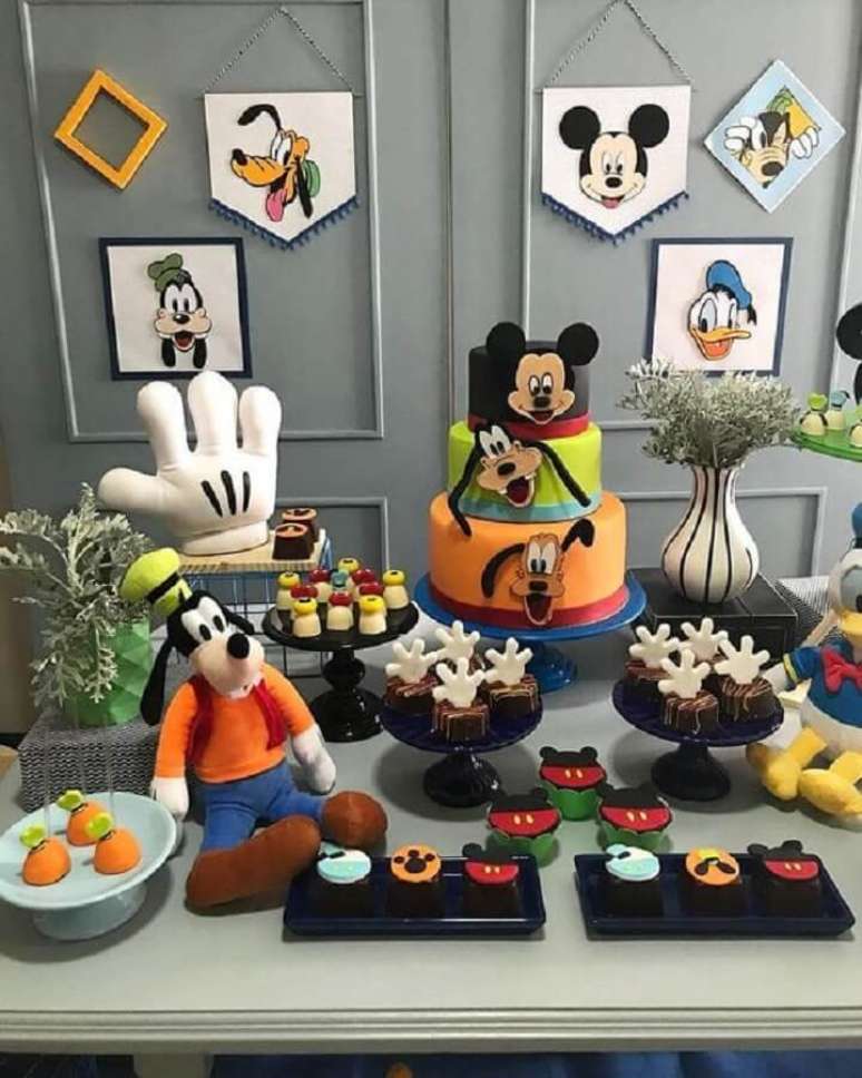 41. Decoração simples e divertida para festa turma do Mickey – Foto: Girlie talk