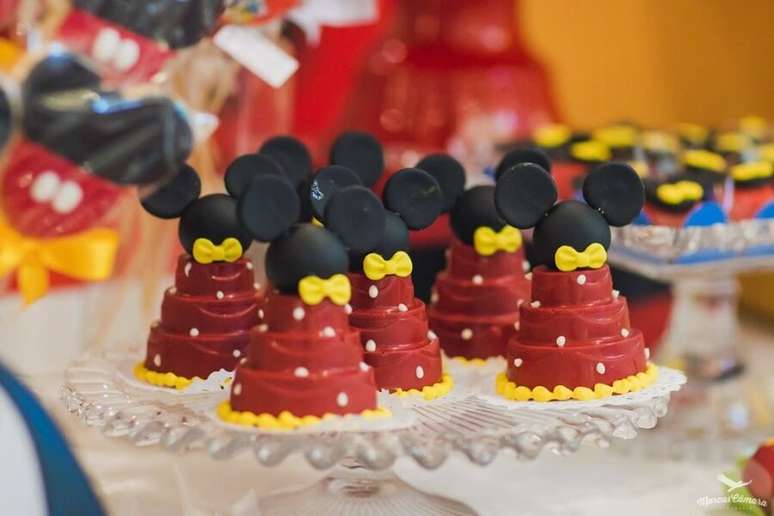 44. Lindos docinhos personalizados para festa do Mickey Mouse &ndash; Foto: Pinosy