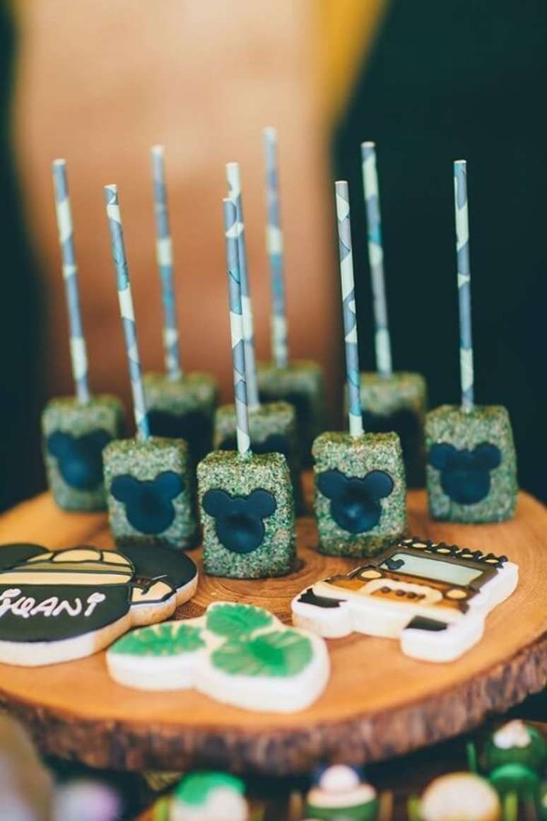 46. Docinhos personalizados para festa do Mickey safari &ndash; Foto: Kara&rsquo;s Party Ideas