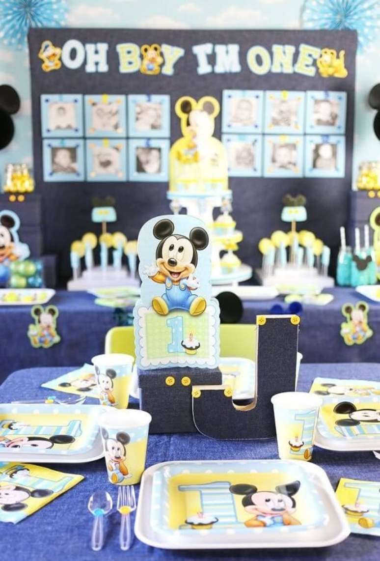49. Ideias para festa do Mickey baby decorada em tons de azul &ndash; Foto: Pinosy