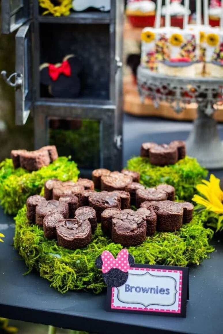 50. Docinhos com formato do personagem para festa infantil do Mickey &ndash; Foto: Kara&rsquo;s Party Ideas