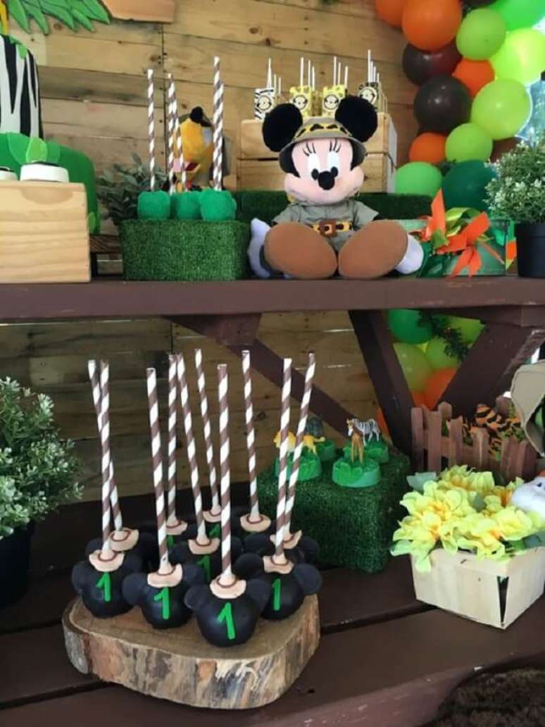 65. Invista em bastante tons de verde para a decora&ccedil;&atilde;o da festa do Mickey safari &ndash; Foto: Pinterest