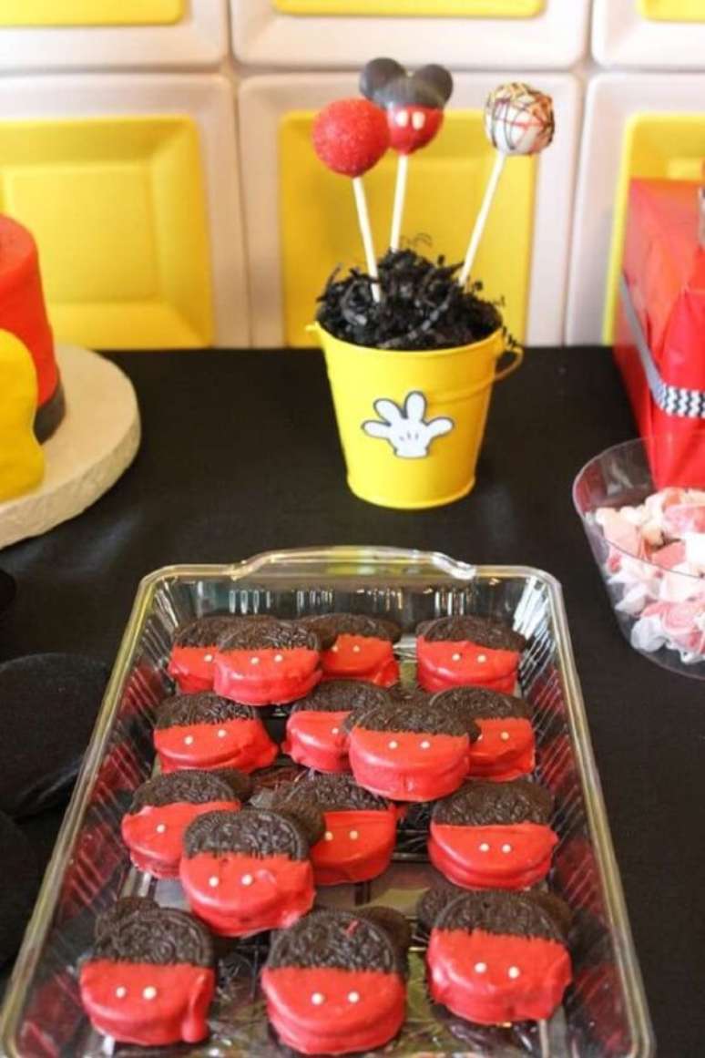 66. Ideia para docinhos personalizados na festa simples do Mickey – Foto: Catch My Party