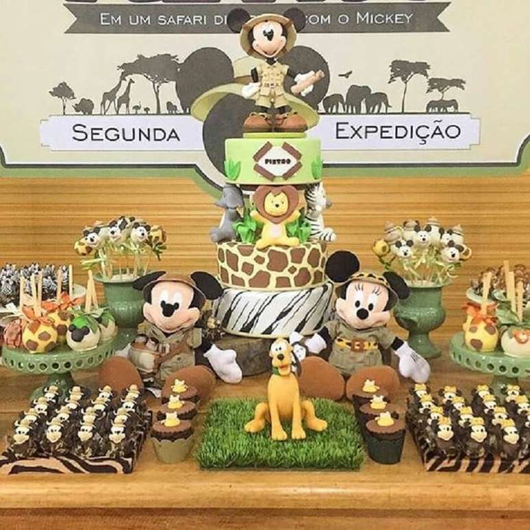 79. Bonequinhos trazem mais vida para a decoração de festa do Mickey – Foto: Meta Networks