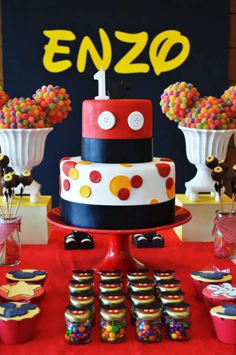 82. Bolo lindo personalizado para festa infantil do Mickey – Foto: Pinterest