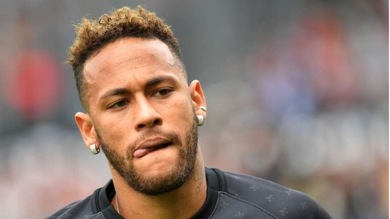 Neymar nega a acusação de estupro e diz ter sido vítima de extorsão