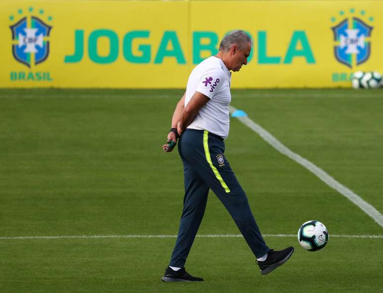 Tite durante treino da Seleção Brasileira