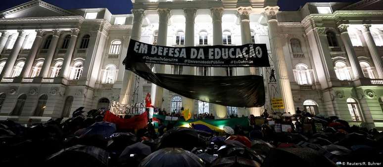 Cortes na Educação geraram protestos em todo o país