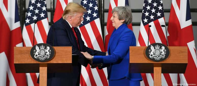 No segundo dia de visita ao Reino Unido, Trump se reuniu com a premiê Theresa May