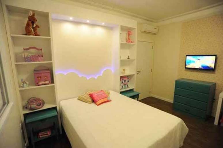9- No quarto infantil planejado, o projeto investe em nichos nas laterais da cama. Fonte: 501 Arquitetura
