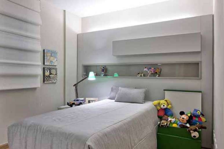 13- No quarto infantil planejado para apartamento pequeno, a cabeceira tem nicho embutido com iluminação. Fonte: Gislene Lopes