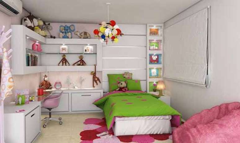 29- O quarto infantil planejado tem armário com escrivaninha embutida. Fonte: Rodrigo Veiga