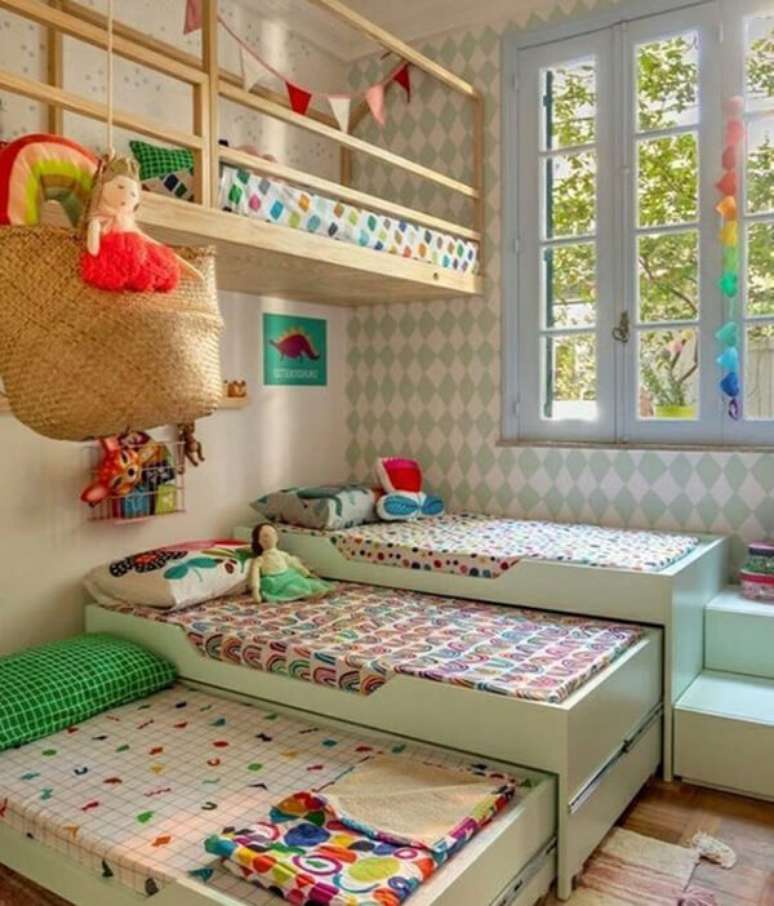 45- No quarto infantil planejado para várias crianças, as camas deslizam uma sobre as outras para otimizar o espaço. Fonte: Pinterest
