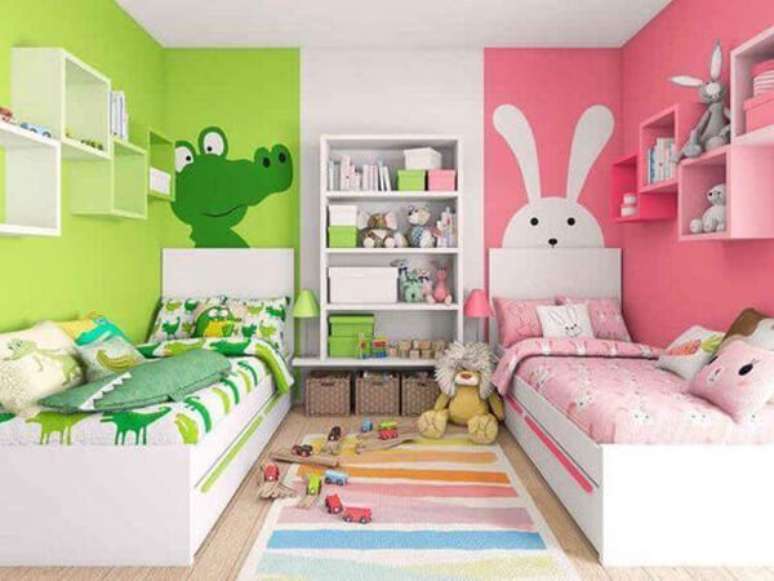 6- O quarto infantil planejado com duas camas precisa otimizar o espaço com prateleiras e nichos. Fonte: Pinterest