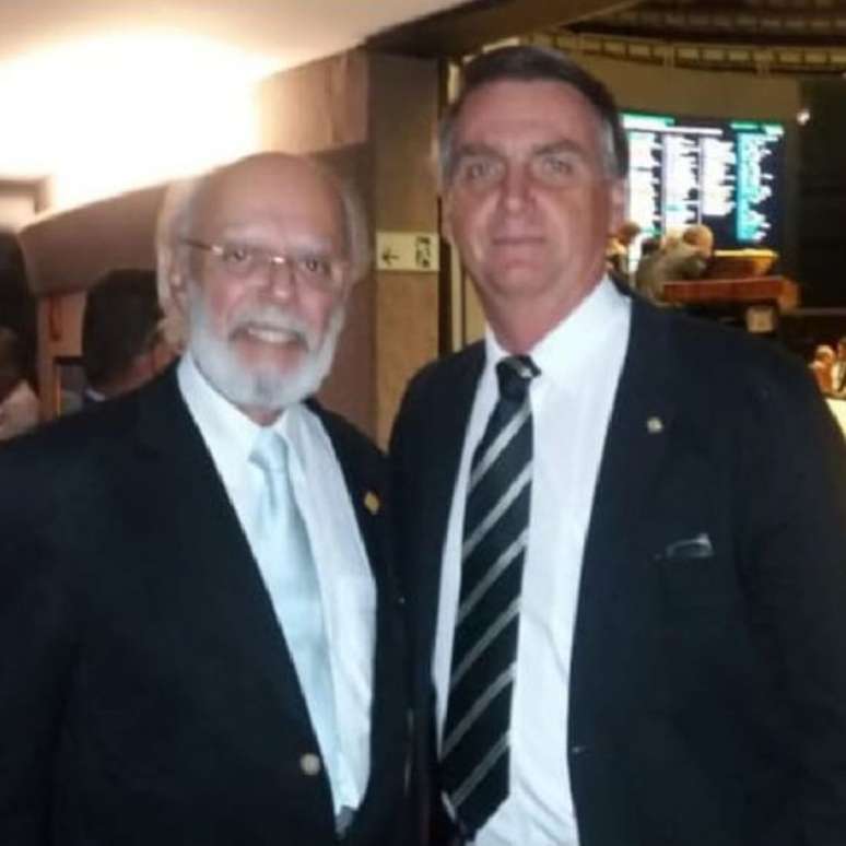 'Se tiver que rasgar a foto que tirei com ele (Bolsonaro), eu rasgo', declara Diniz