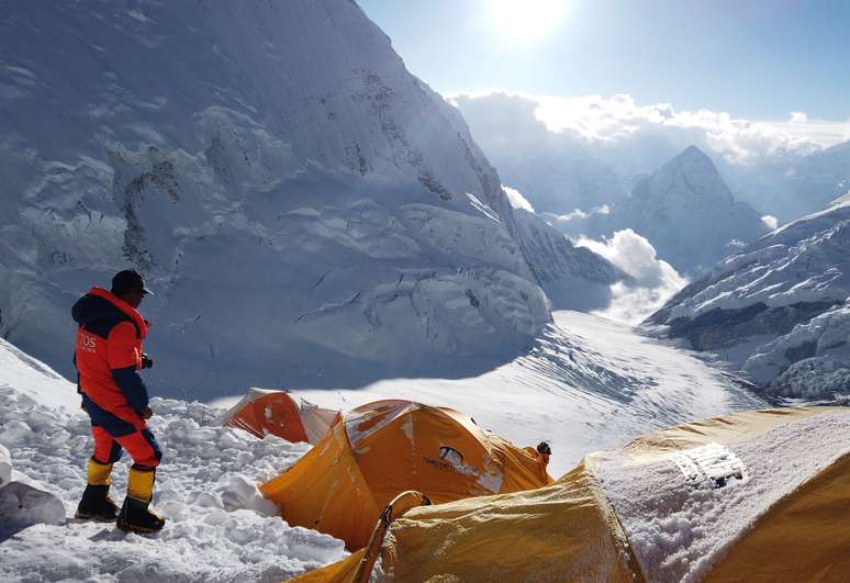 Alpinista Pemba Dorjee no acampamento 3 de expedição de escalada ao Everest
20/05/2019
REUTERS/Phurba Tenjing Sherpa