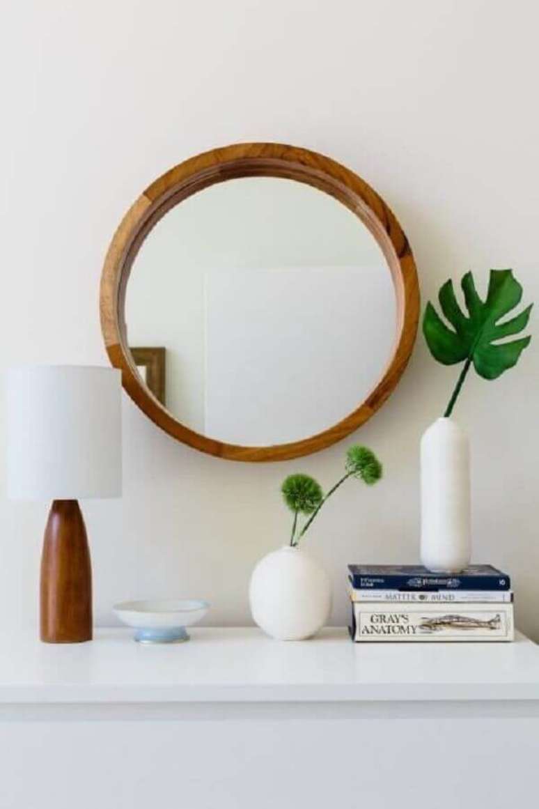 1. O espelho redondo leva charme e elegância para a decoração dos ambientes – Foto: HGTV
