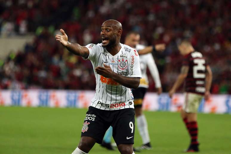 Vagner Love, do Corinthians, em partida contra o Flamengo, válida pelas oitavas de final da Copa do Brasil 2019, no Maracanã