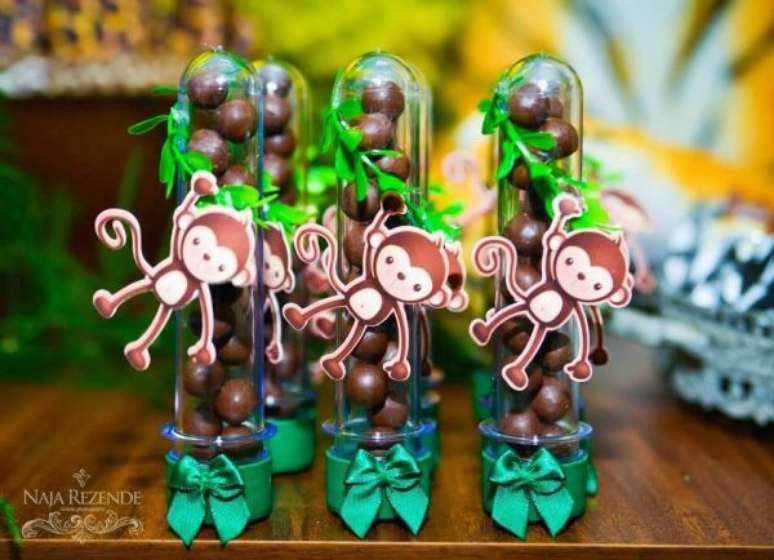 65. Lembrancinha personalizada para festa saf&aacute;ri. &ndash; Foto: Naja Rezende