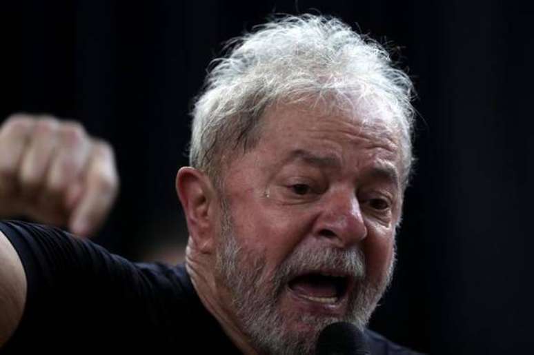 MPF diz que Lula tem direito a passar para regime semiaberto