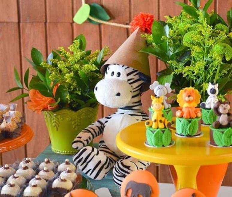 39. As crian&ccedil;as amam as zebras na festa saf&aacute;ri &ndash; Foto: Tua Casa