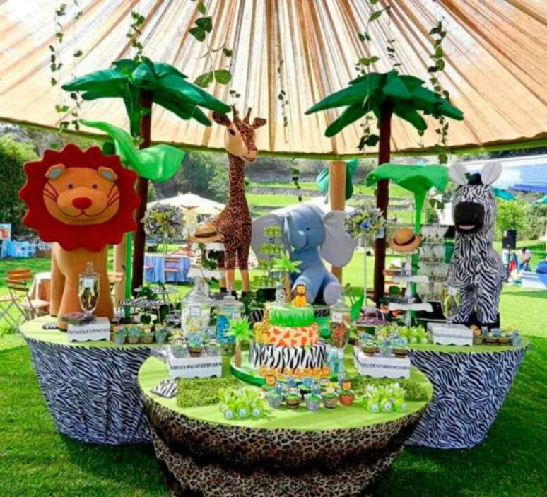 43. A festa saf&aacute;ri tamb&eacute;m pode acontecer em parques ao ar livre. &ndash; Foto: Pinterest