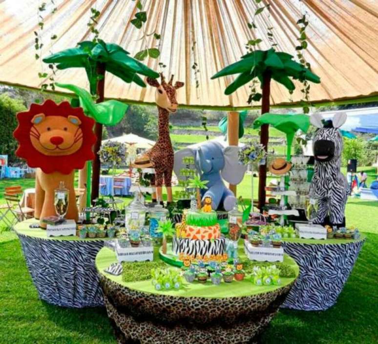 43. A festa safári também pode acontecer em parques ao ar livre. – Foto: Pinterest