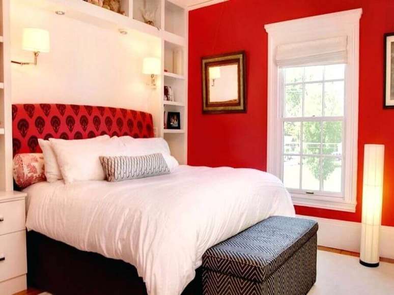 58. Tons de vermelho funcionam super bem para a decoração de ambientes amplos – Foto: Homedidecoirt