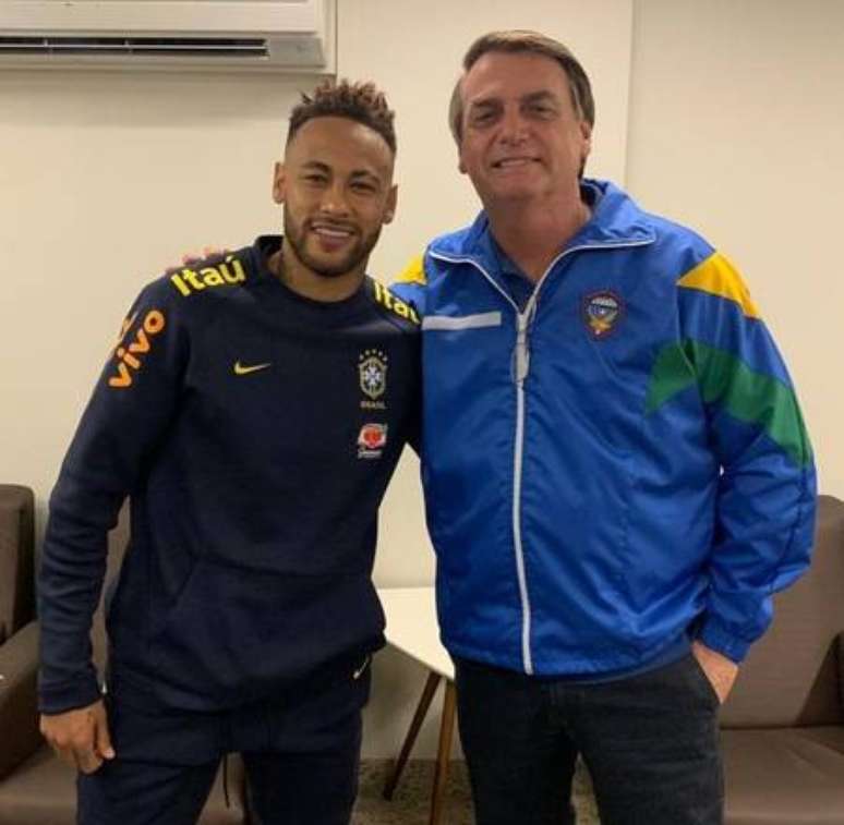 Neymar e o presidente Jair Bolsonaro em hospital de Brasília