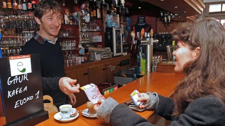 Mais de 800 lojas e empresas locais no Pa&iacute;s Basco franc&ecirc;s aceitam o eusko