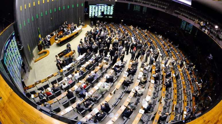 Medida transfere um naco do Orçamento do Executivo para o Congresso. Na foto, o Plenário da Câmara visto de cima