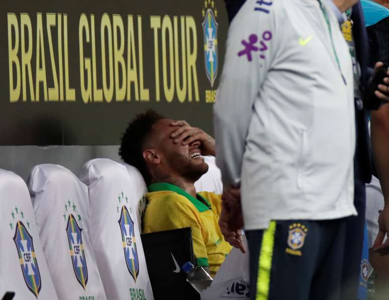 Neymar chora no banco de reservas após sair de campo no amistoso Brasil x Catar em Brasília
05/06/2019
REUTERS/Ueslei Marcelino