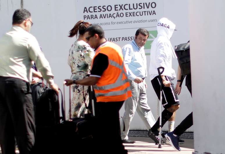 Neymar chega de muletas ao Aeroporto Internacional de Brasília
06/06/2019
REUTERS/Ueslei Marcelino