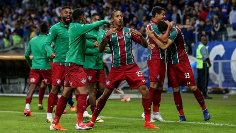 João Pedro, de bicicleta, deu novas esperanças ao Flu (Foto: LUCAS MERÇON / FLUMINENSE F.C.)