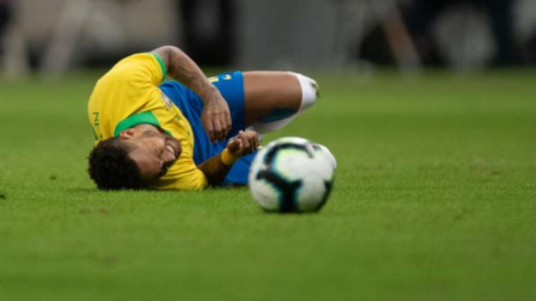 Neymar deixou o campo no jogo contra o Qatar antes dos 15 minutos da etapa inicial (Pedro Martins/MoWA Press)
