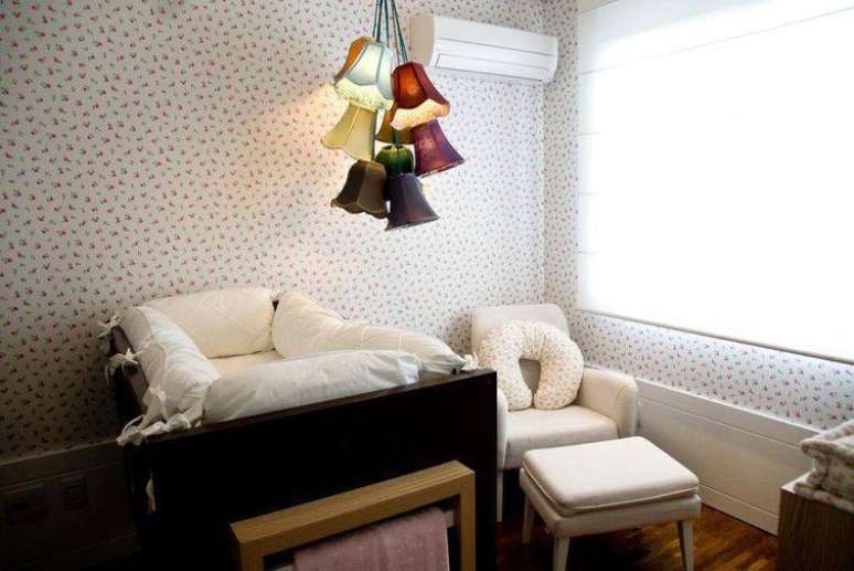 18. Para um quarto de beb&ecirc;, Joana Deicke Maria Manoela e Bento Pereira fizeram um projeto neutro inclusive na escolha de como colocar papel de parede para quarto.