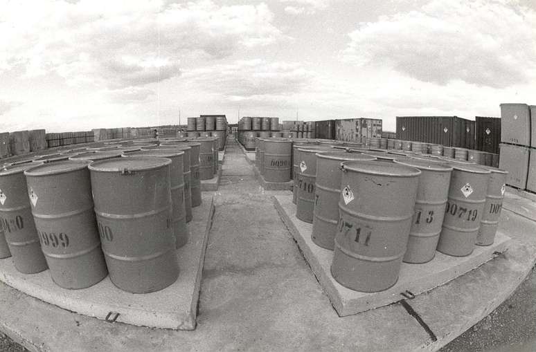 Parte do lixo at&ocirc;mico causado pelo acidente nuclear em Goi&acirc;nia (Foto: Yoshikazu Maeda / O Popular)