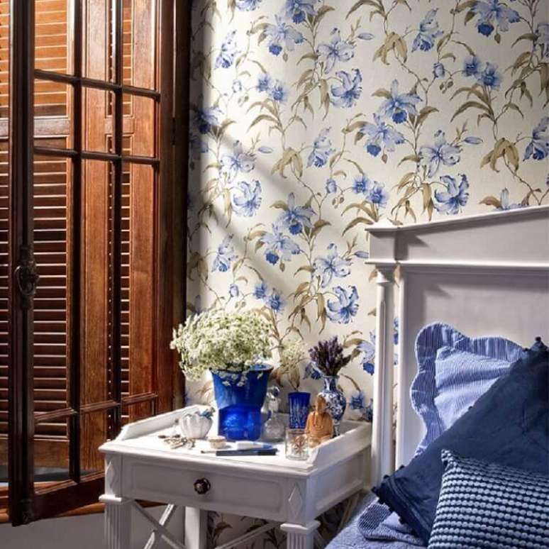 40. Papel de parede com estampa floral. Fonte: Grupo Fort Decor