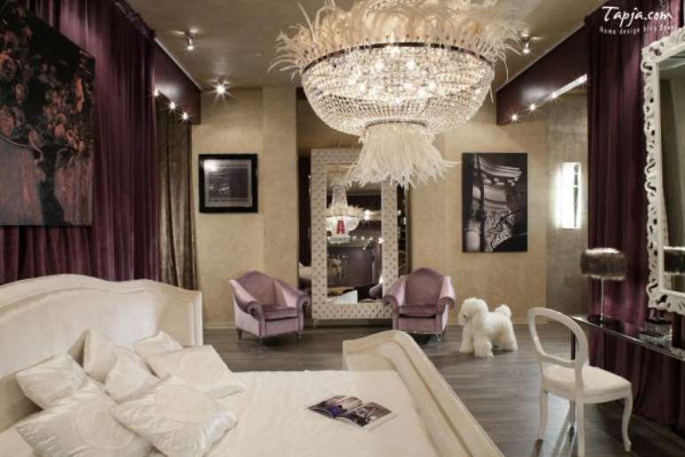 63. Decora&ccedil;&atilde;o de quarto de luxo com tons de roxo &ndash; Foto: Tapja