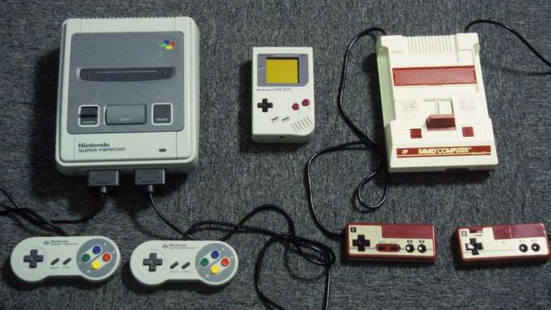 Videogames da Nintendo Super Famicon, Gameboy e Game Machine, de 1992