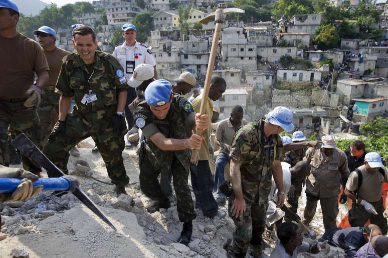 No Haiti, general comandado 12 mil homens numa missão de 'manutenção de estabilidade'